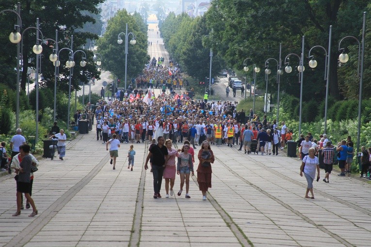 Pielgrzymka na Jasną Górę. Wejście na szczyt