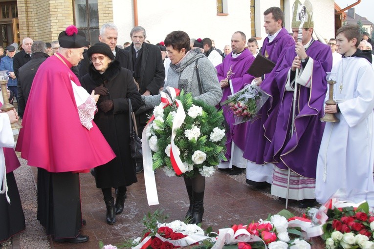 Symboliczny grób biskupów męczenników w Działdowie