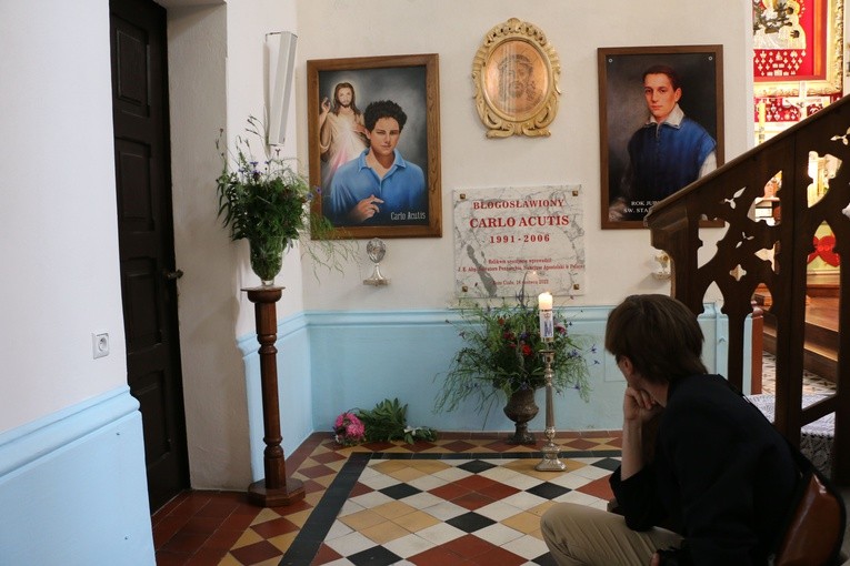Popowo Kościelne. Wprowadzenie relikwii bł. Carla Acutisa