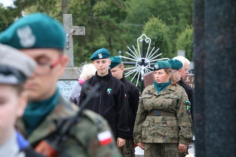 Chociszewo. Uroczystości przy mogile Męczenników Fortu III w Pomiechówku