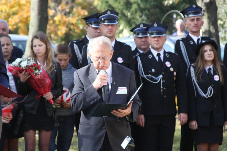 Dąb Pamięci w par. Janowiec Kościelny