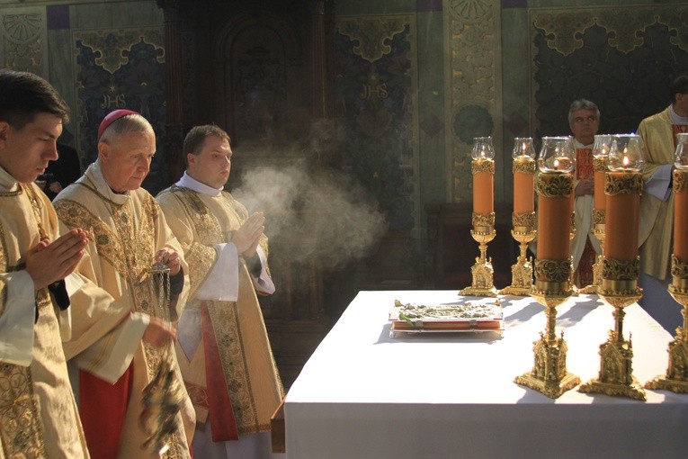 Płock. Święcenia kapłańskie - część 1.