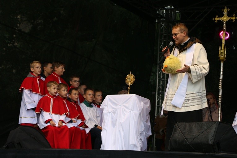 Rostkowo. Pielgrzymka dzieci