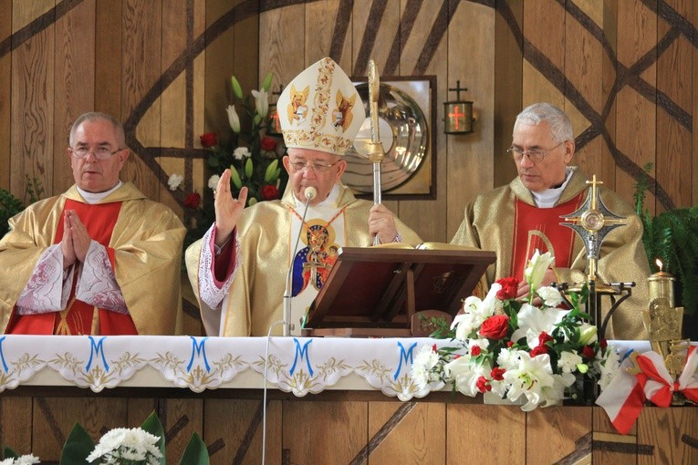 Pomnik bł. ks. J. Popiełuszki w Mławie