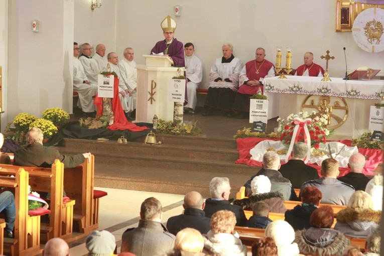 Symboliczny grób biskupów męczenników w Działdowie