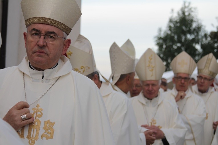 Episkopat w Płocku. Msza w kolegiacie