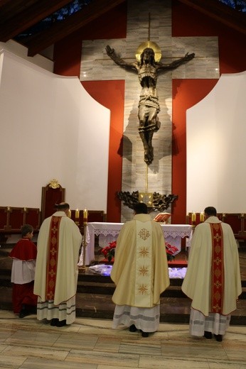 Płońsk. Msza św. inaugurująca Orszak Trzech Króli i Rok św. Jana Pawła II 