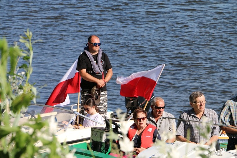 Czerwińsk n. Wisłą. Różaniec z bp. Piotrem Liberą