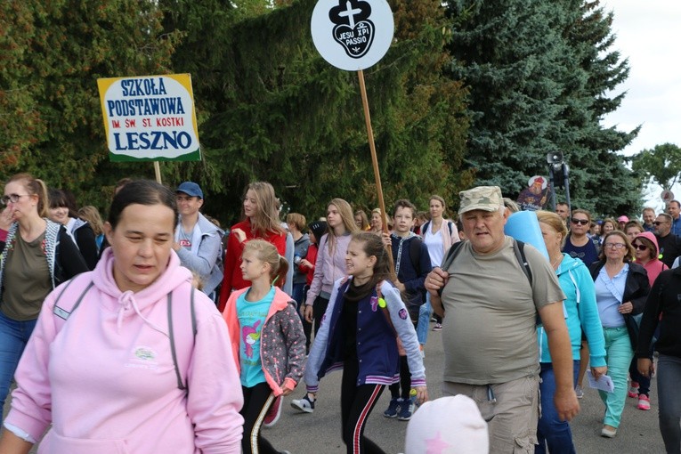 Rostkowo. Pielgrzymka dzieci (część I)