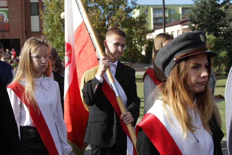Pomnik bł. ks. J. Popiełuszki w Mławie