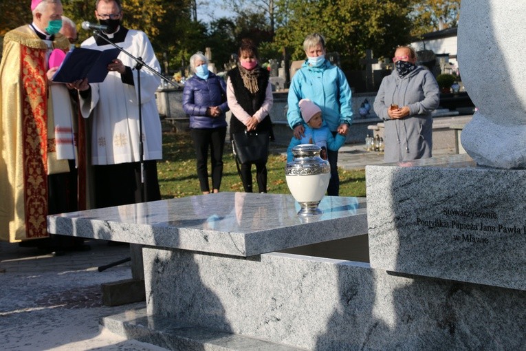 Mława. Poświęcenie pomnika Dzieci Nienarodzonych