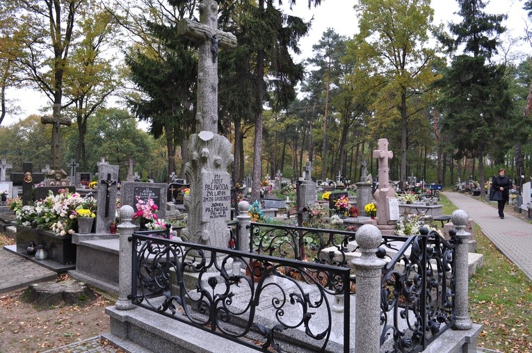 Cmentarz w Gąbinie