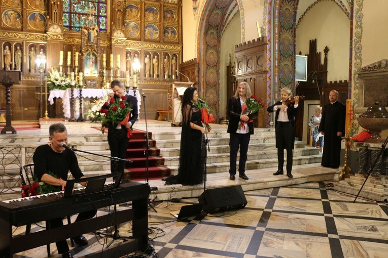 Ciechanów. Koncert papieski w farze