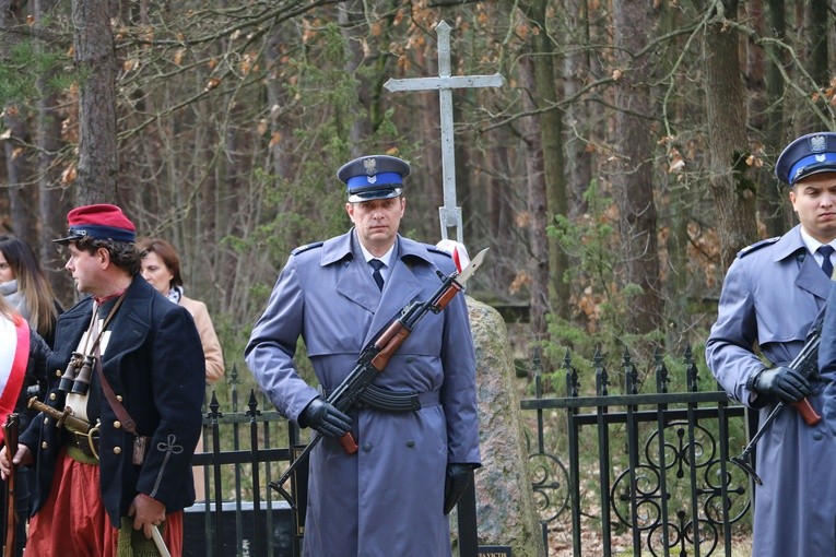Uroczystości patriotyczne k. Radzanowa n. Wkrą