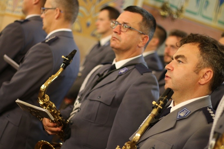 Sztandar dla policji w Przasnyszu