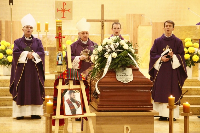 Pogrzeb śp. ks. Piotra Lewandowskiego