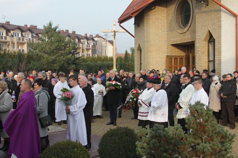 Symboliczny grób biskupów męczenników w Działdowie