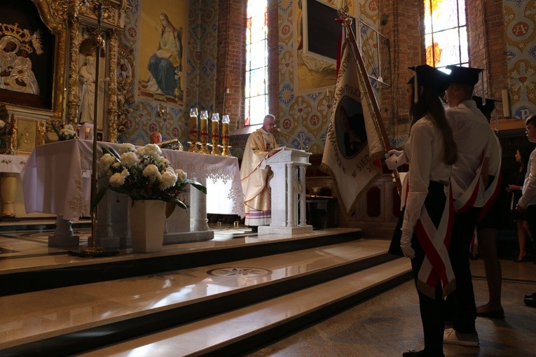 Uroczystości w SP im. Kardynała Stefana Wyszyńskiego w Siedlinie