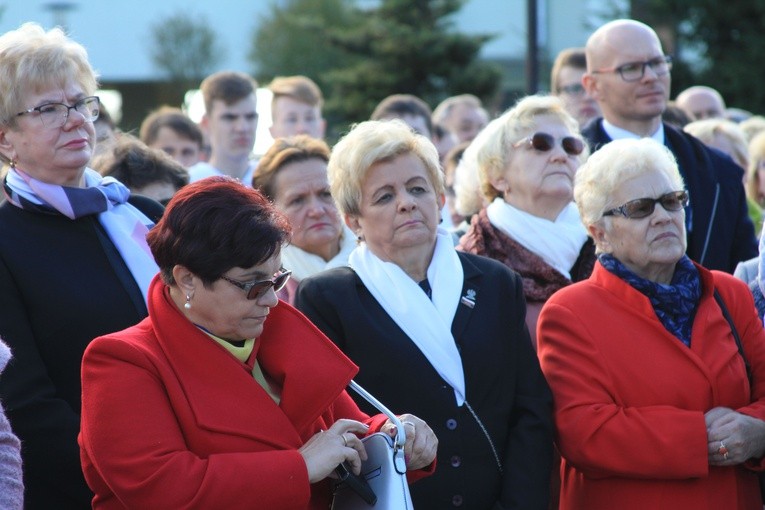 Pomnik bł. ks. J. Popiełuszki w Mławie