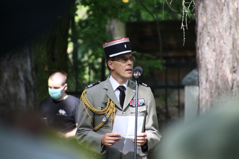 Płock. Uroczystości na cmentarzu garnizonowym