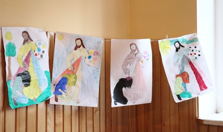 „Jezus maluje twój portret farbami miłosierdzia"