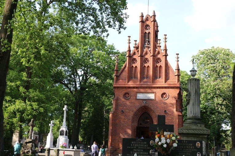 Pochówek dzieci zmarłych przed narodzeniem w Płocku