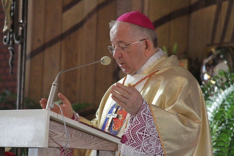 Pomnik bł. ks. J. Popiełuszki w Mławie