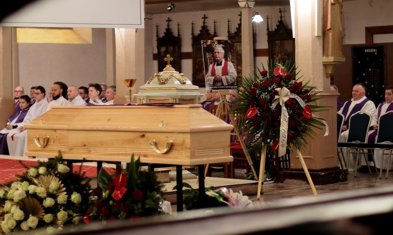 Msza pogrzebowa ks. prał. Żołnierkiewicza