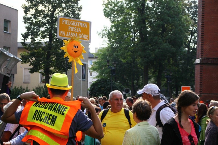 Pielgrzymka na Jasną Górę - wyjście z katedry