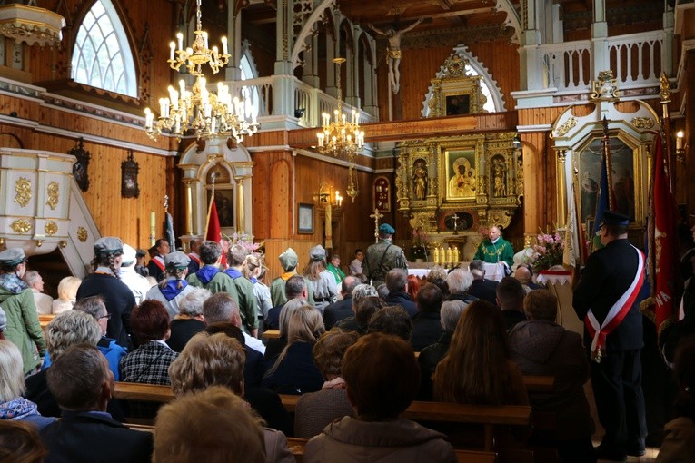 Chociszewo. Uroczystości przy mogile Męczenników Fortu III w Pomiechówku