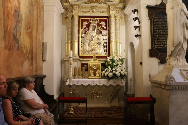 Krasne. Poświęcenie odnowionego ołtarza