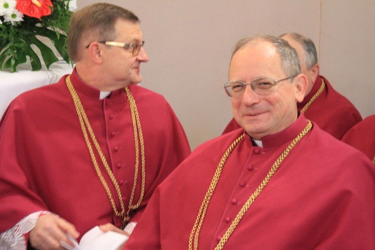 Episkopat w Płocku. Msza w kolegiacie