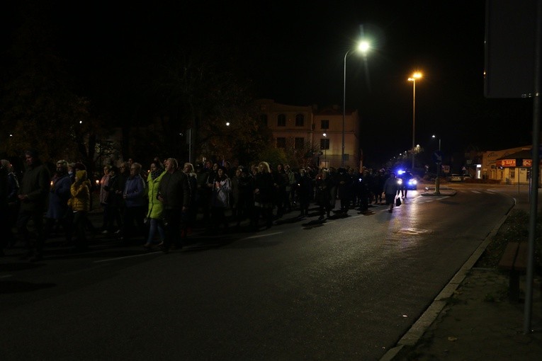 Płońsk. Różaniec w intencji zmarłych