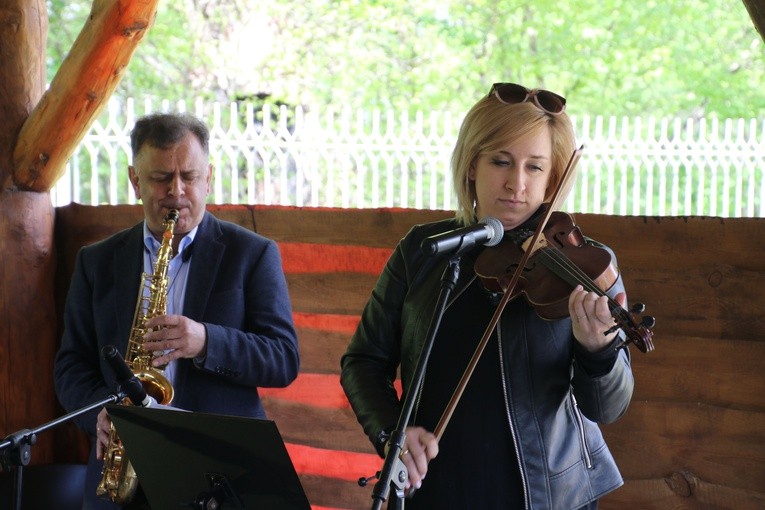 Sikórz. Piknik w Leonianum