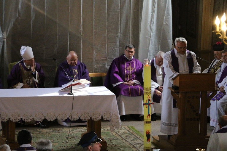 Lekowo. Pogrzeb ks. Tadeusza Janowskiego