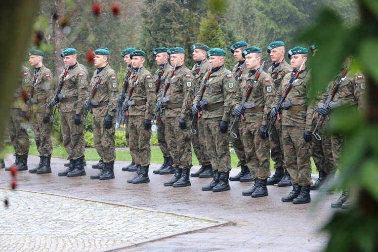 Obchody 76. rocznicy mordu katyńskiego - Elbląg