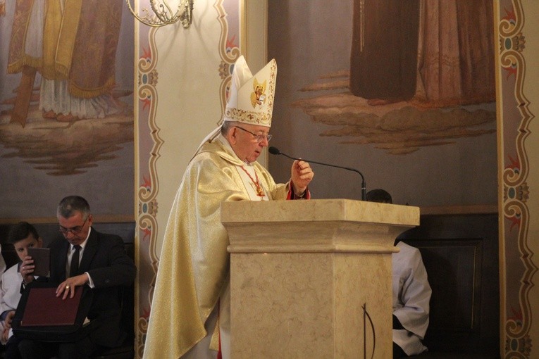 Szkoła w Dzierzążni