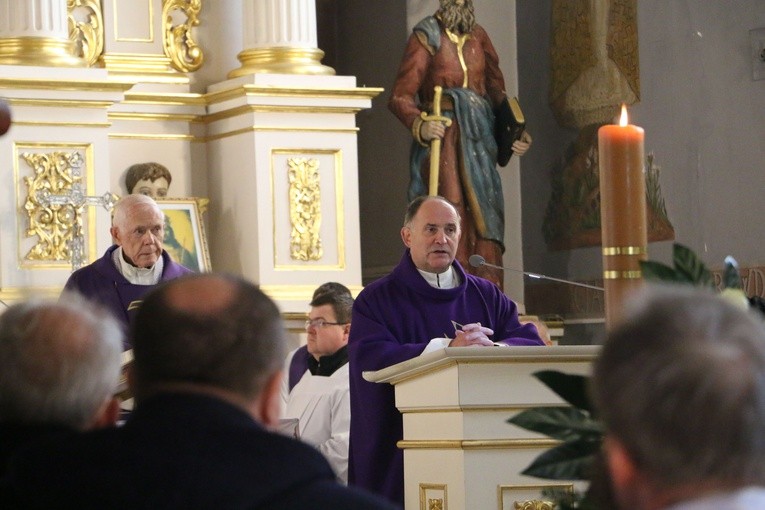 Pomiechowo. Pogrzeb ks. kan. Franciszka Kacprzyckiego