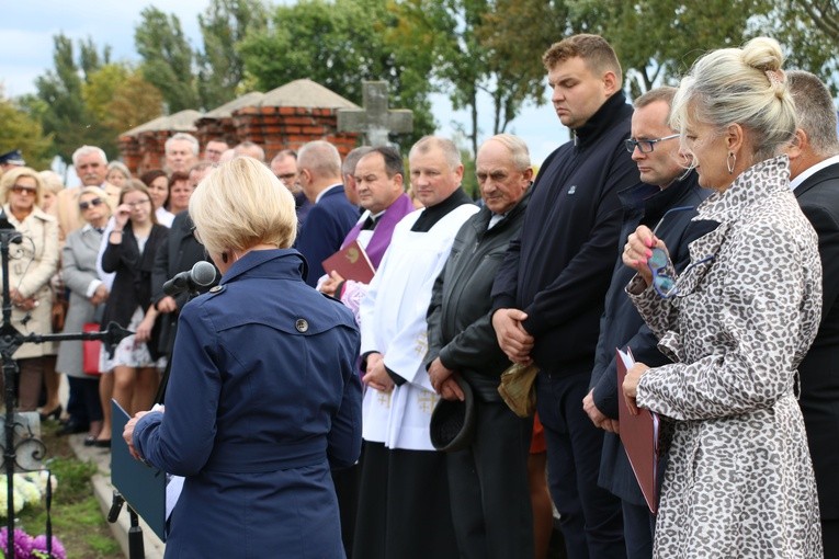 Chociszewo. Uroczystości przy mogile Męczenników Fortu III w Pomiechówku