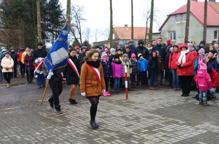 Przy powstańczej mogile