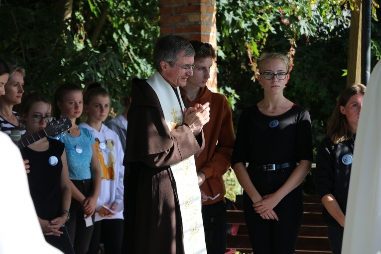 Pielgrzymka młodych z Rypina do Obór