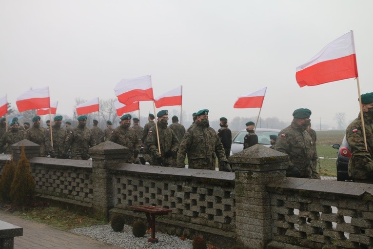 Strzelcy w hołdzie powstańcom styczniowym