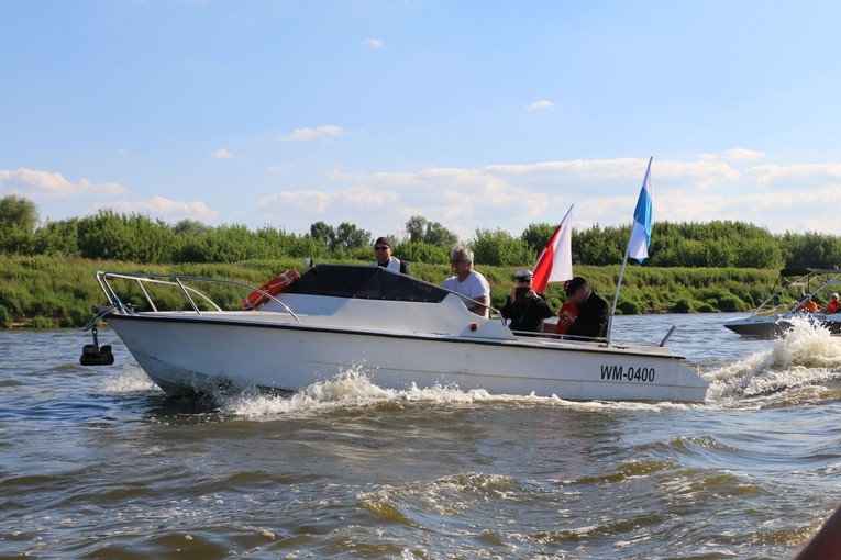 Czerwińsk n. Wisłą. Różaniec z bp. Piotrem Liberą