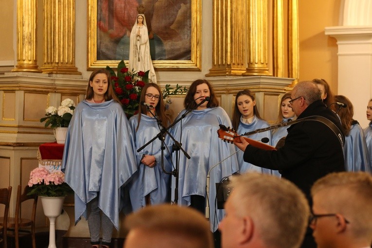 Bierzmowanie w makowskiej farze