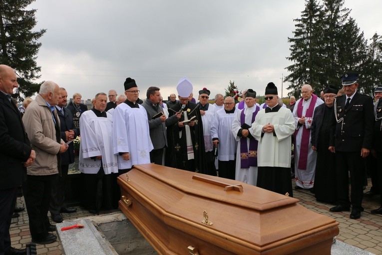 Stara Wrona. Uroczystości pogrzebowe ks. kan. Wawrzyńca Ulanowskiego