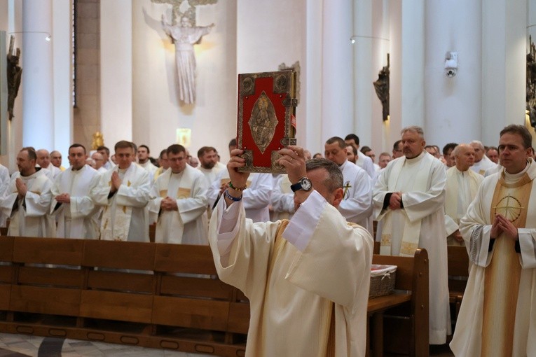 Msza krzyżma świetego w katedrze