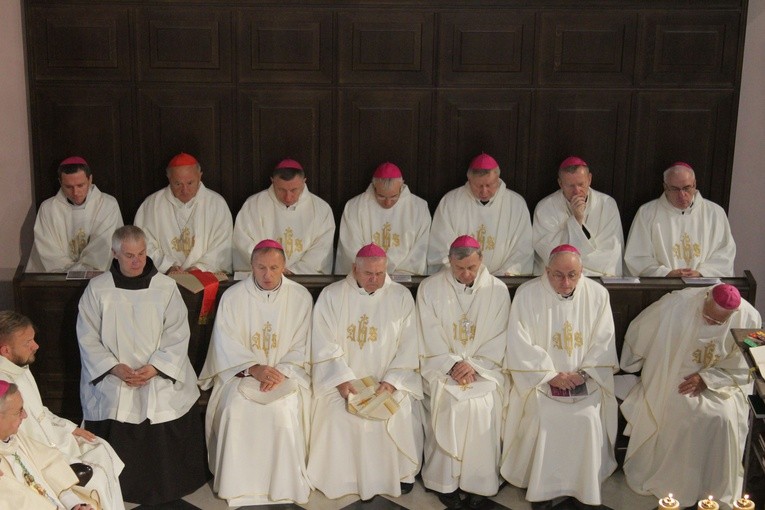 Episkopat w Płocku. Msza w kolegiacie
