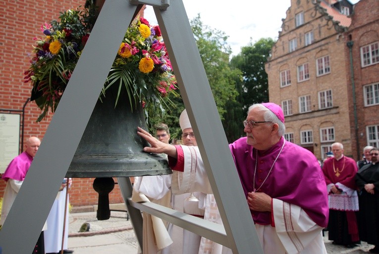 Elbląg-Straszewo: "Dzwony Pokoju dla Europy"