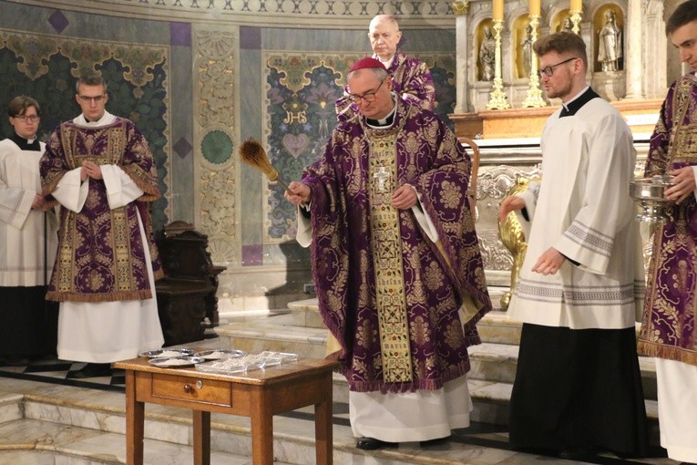 Płock. Środa Popielcowa w katedrze