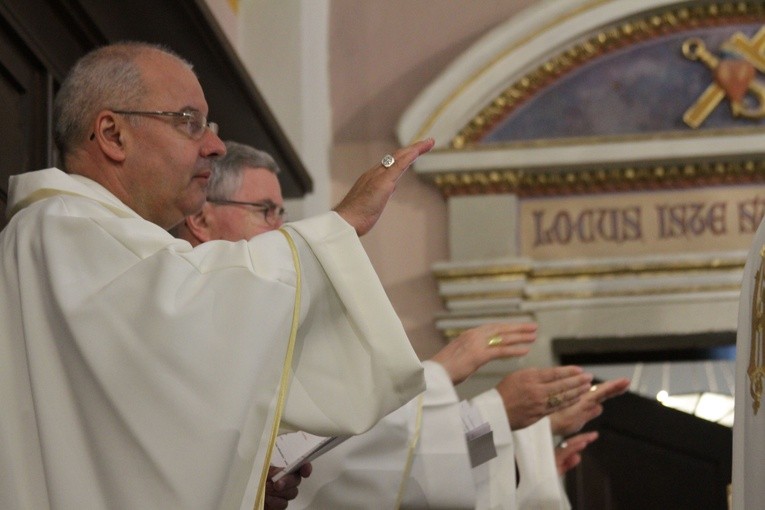 Episkopat w Płocku. Msza w kolegiacie